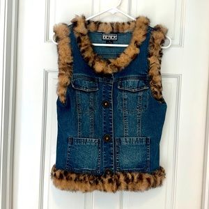Jean vest with faux fur